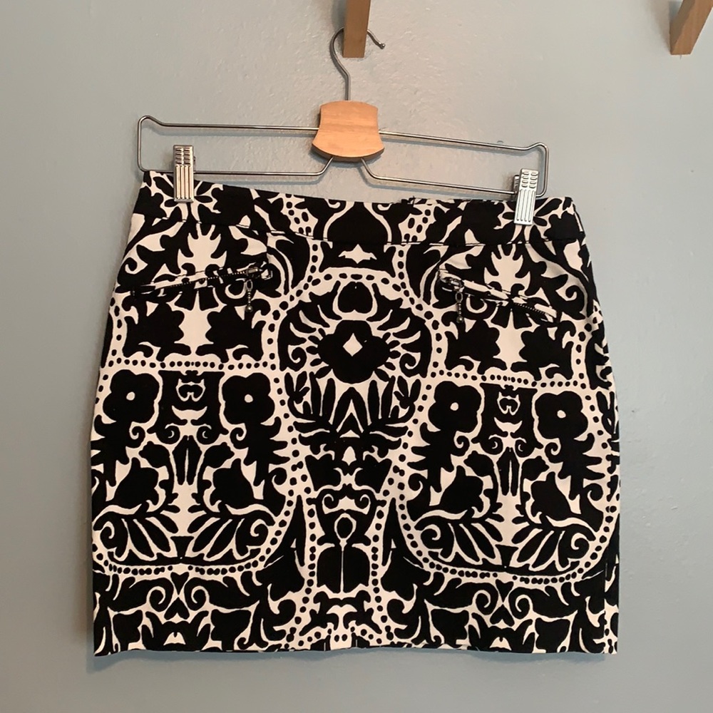 SKIRT SIZE 6